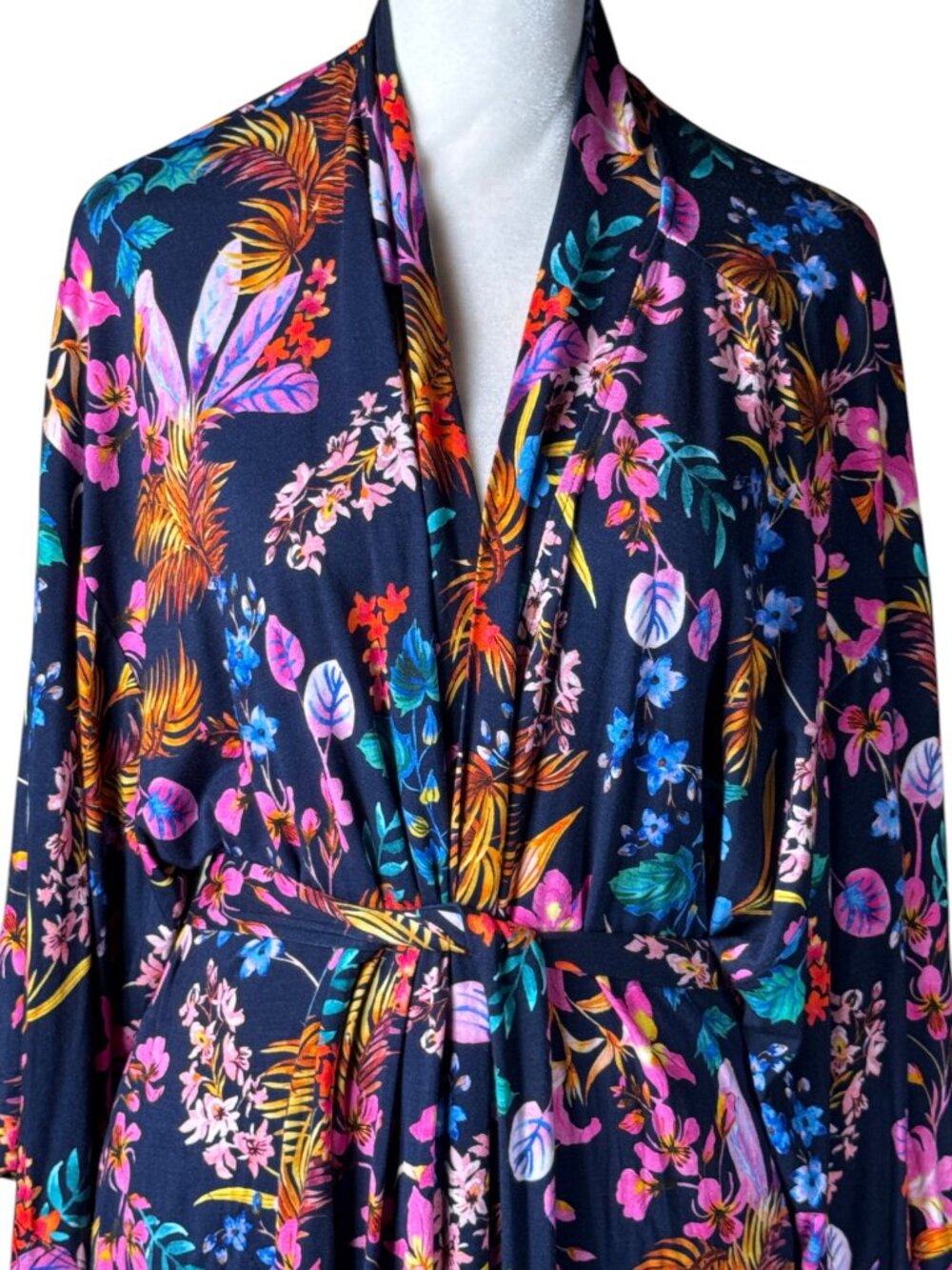 NWOT Soma Cool Nights Kimono Robe L/XL Navy Tropical Floral Wrap Robe Belted - Picture 2 of 9